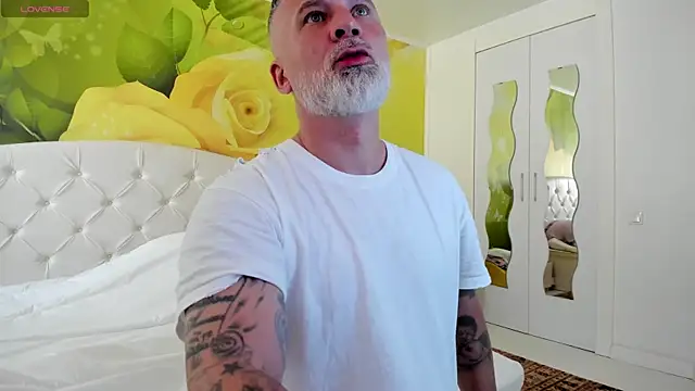 Snapshot of BlowMyXXL chatting on April 7, 2026, 2:19 pm BlowMyXXL online show from April 7, 2026, 2:19 pm