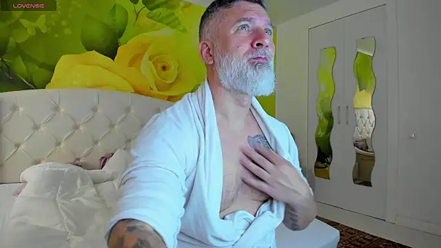 Snapshot of BlowMyXXL chatting on April 3, 2026, 6:53 am BlowMyXXL online show from April 3, 2026, 6:53 am