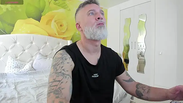 Snapshot of BlowMyXXL chatting on February 25, 2026, 8:36 am BlowMyXXL online show from February 25, 2026, 8:36 am