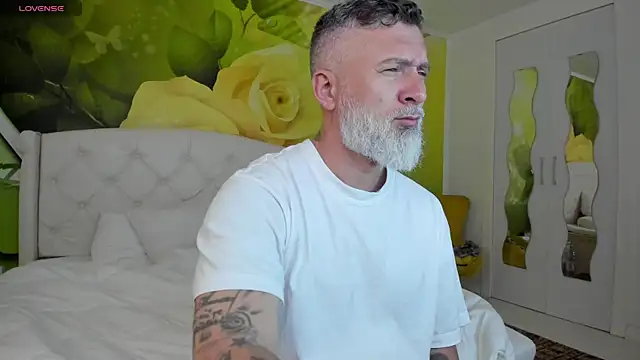 Snapshot of BlowMyXXL chatting on March 27, 2026, 2:40 pm BlowMyXXL online show from March 27, 2026, 2:40 pm