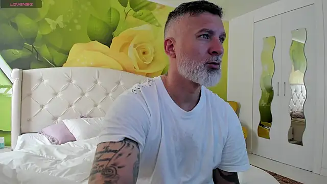 Snapshot of BlowMyXXL chatting on April 9, 2026, 7:14 am BlowMyXXL online show from April 9, 2026, 7:14 am