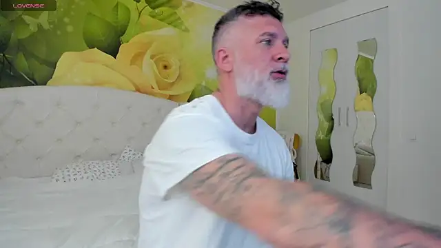 Snapshot of BlowMyXXL chatting on March 22, 2026, 7:32 am BlowMyXXL online show from March 22, 2026, 7:32 am