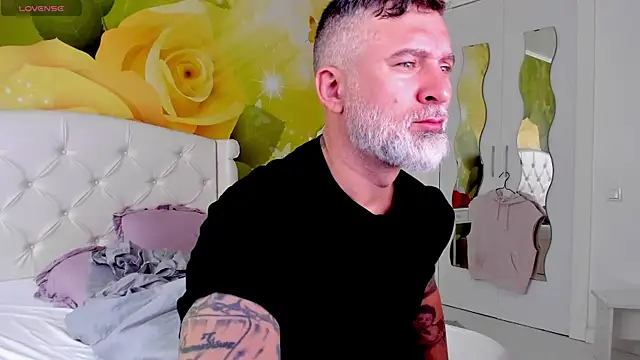 BlowMyXXL online show from October 8, 2025, 7:43 am