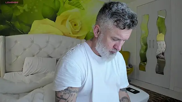 Snapshot of BlowMyXXL chatting on April 2, 2026, 5:36 am BlowMyXXL online show from April 2, 2026, 5:36 am