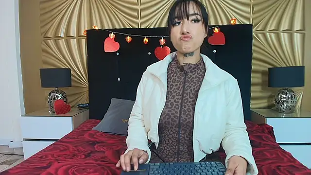 emmily keller19 online show from February 5, 2026, 1:18 pm