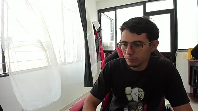 MauroD17 online show from April 14, 2026, 3:28 pm