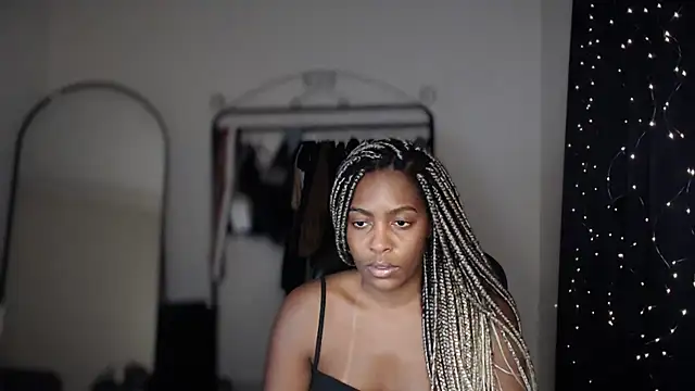 marisilva br online show from October 6, 2025, 9:59 pm