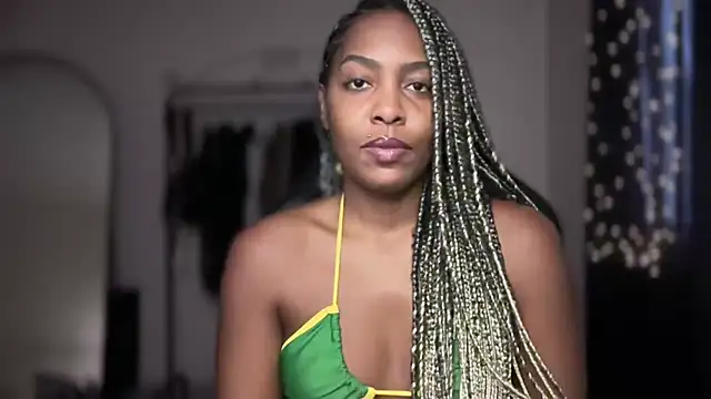 marisilva br online show from November 15, 2025, 2:21 pm