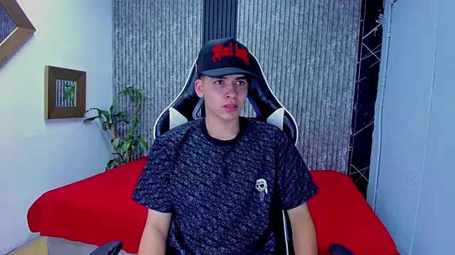 Mike 0233  online show from November 18, 2025, 3:54 am