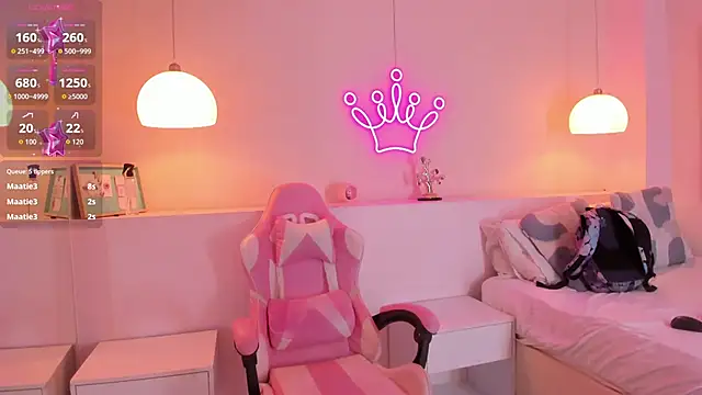 violeth hill online show from October 25, 2025, 7:25 pm