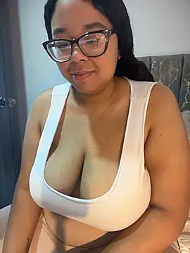 Snapshot of XMara chatting on May 4, 2026, 4:10 pm XMara online show from May 4, 2026, 4:10 pm