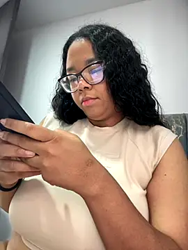 XMara online show from October 21, 2025, 5:45 pm