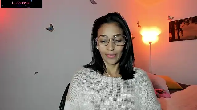 Mila-yang online show from October 4, 2025, 3:52 am