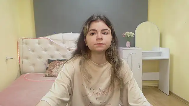 Snapshot of TinaRedly chatting on May 11, 2026, 6:05 pm TinaRedly online show from May 11, 2026, 6:05 pm
