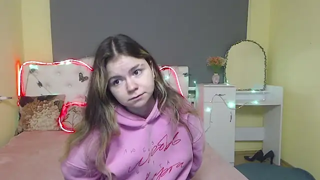 TinaRedly online show from April 24, 2026, 5:53 am