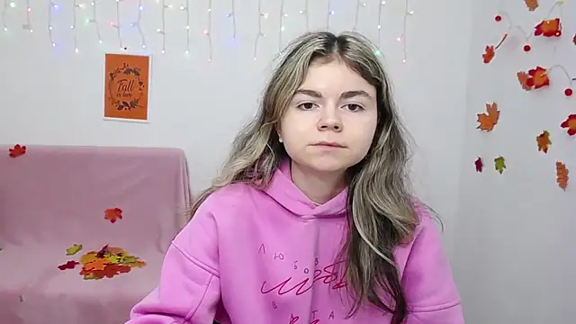 TinaRedly online show from December 3, 2025, 6:40 pm