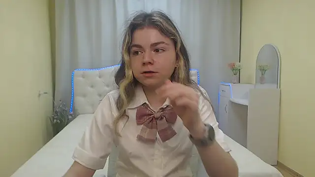 Snapshot of TinaRedly chatting on July 2, 2026, 5:41 pm TinaRedly online show from July 2, 2026, 5:41 pm
