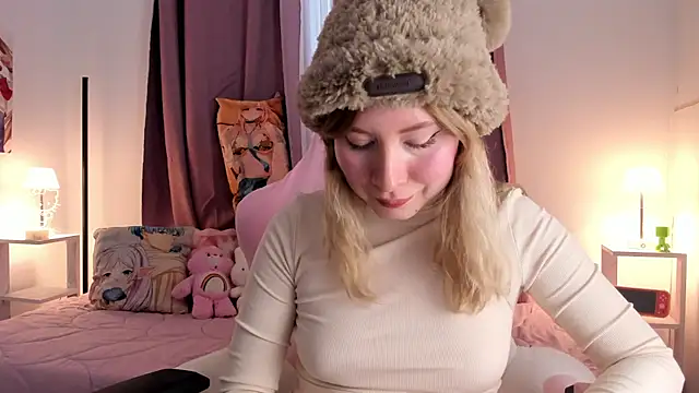 Snapshot of Gin_Lilah chatting on July 3, 2026, 10:05 pm Gin Lilah online show from July 3, 2026, 10:05 pm