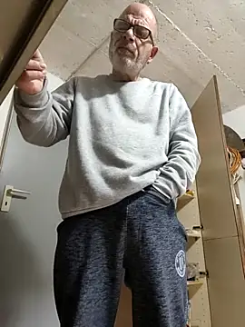 bottomhairy online show from February 23, 2026, 2:06 pm