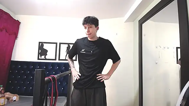  Thomas hot  online show from November 6, 2025, 12:47 am