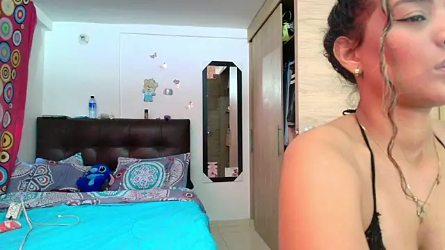 Snapshot of megan_collins96 chatting on November 18, 2025, 3:37 pm megan collins96 online show from November 18, 2025, 3:37 pm