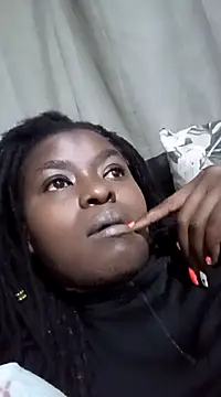 lauraporsi online show from February 19, 2025, 6:33 am