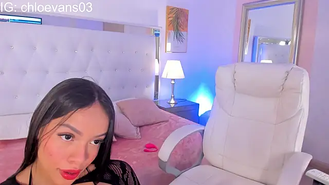 Chloe evans   online show from November 26, 2025, 12:05 pm