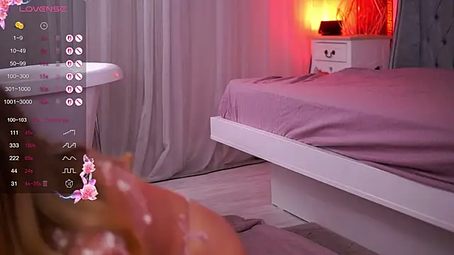 EvaWarenn online show from September 20, 2025, 3:44 am