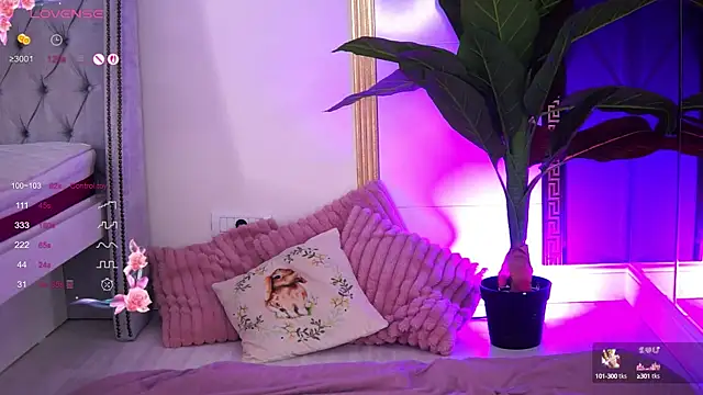 EvaWarenn online show from October 7, 2025, 5:30 am