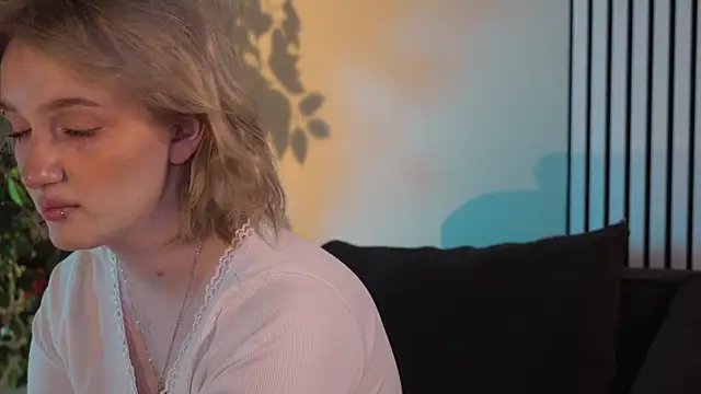 ELLIEJAY online show from April 2, 2026, 5:36 am