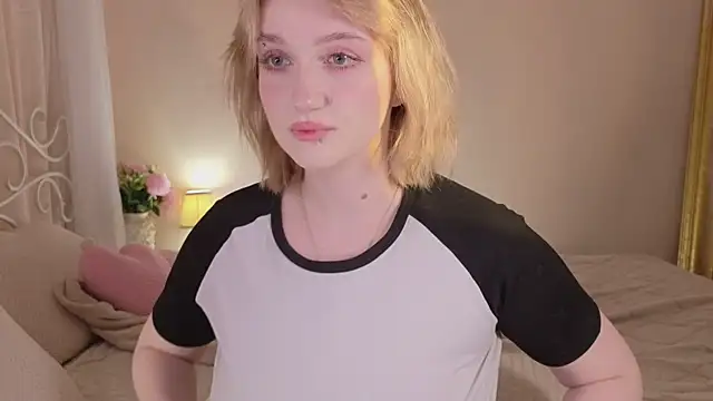 ELLIEJAY online show from February 22, 2026, 5:43 am