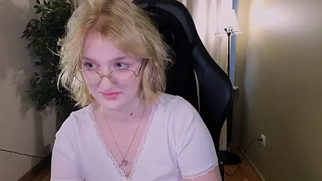 ELLIEJAY online show from March 6, 2026, 5:24 am