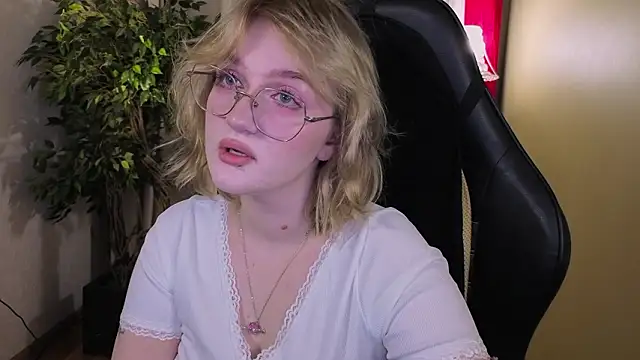 ELLIEJAY online show from March 5, 2026, 5:15 am