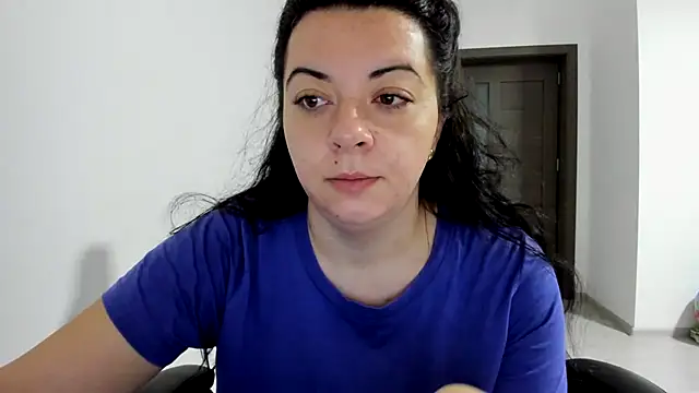 amiraisa11 online show from December 4, 2025, 3:05 am