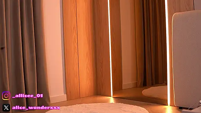 VanessaSimon online show from March 6, 2026, 6:19 am