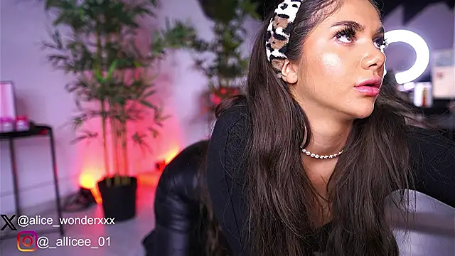 VanessaSimon online show from March 17, 2025, 6:07 am