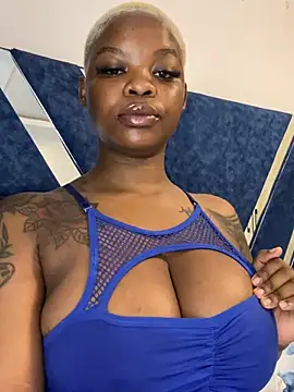 SexxyLunar online show from May 23, 2026, 1:15 am