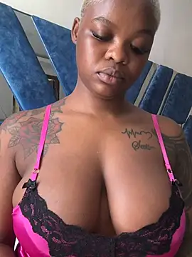 SexxyLunar online show from May 31, 2026, 7:03 am