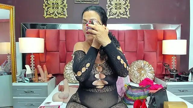 Snapshot of JulianaMartineS chatting on March 7, 2025, 12:45 pm JulianaMartineS online show from March 7, 2025, 12:45 pm