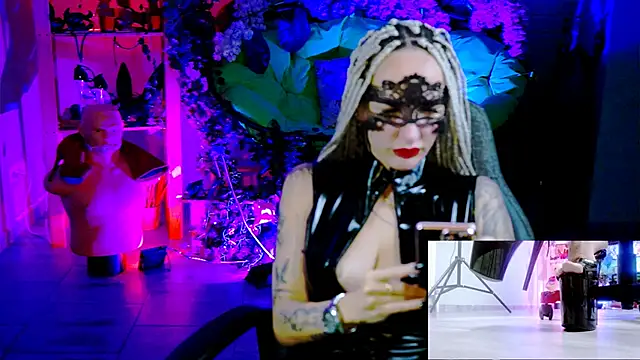 MonicaMaxwel online show from November 24, 2025, 11:32 am