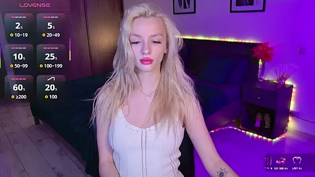 Snapshot of AleksaBlonde chatting on February 21, 2026, 1:46 pm AleksaBlonde online show from February 21, 2026, 1:46 pm