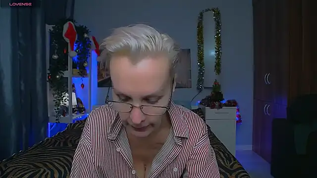 Snapshot of HelgaHimmell chatting on January 5, 2025, 11:12 pm HelgaHimmell online show from January 5, 2025, 11:12 pm
