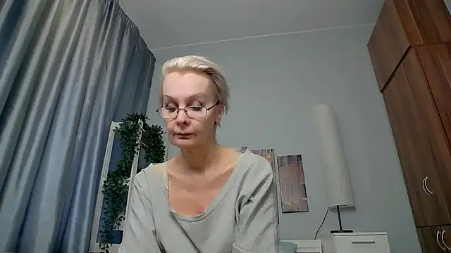 Snapshot of HelgaHimmell chatting on March 17, 2025, 7:13 am HelgaHimmell online show from March 17, 2025, 7:13 am