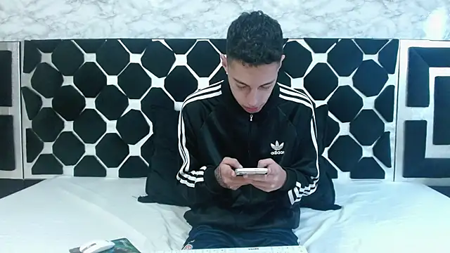 Snapshot of thiago19s chatting on February 12, 2025, 9:33 pm thiago19s online show from February 12, 2025, 9:33 pm