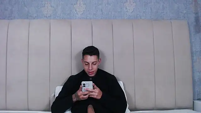 Snapshot of thiago19s chatting on February 14, 2025, 10:36 pm thiago19s online show from February 14, 2025, 10:36 pm