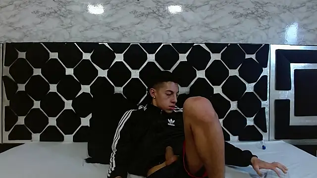 Snapshot of thiago19s chatting on February 13, 2025, 3:35 pm thiago19s online show from February 13, 2025, 3:35 pm