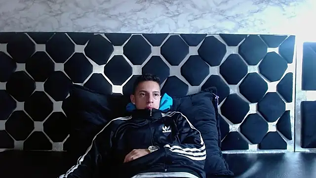 Snapshot of thiago19s chatting on February 12, 2025, 3:27 pm thiago19s online show from February 12, 2025, 3:27 pm