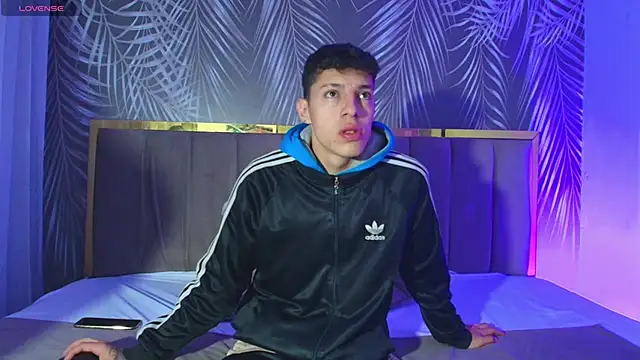 Snapshot of thiago19s chatting on December 5, 2025, 7:55 pm thiago19s online show from December 5, 2025, 7:55 pm