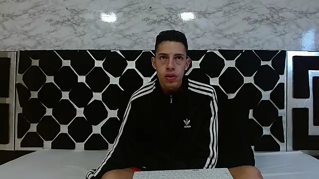 Snapshot of thiago19s chatting on February 13, 2025, 9:38 pm thiago19s online show from February 13, 2025, 9:38 pm