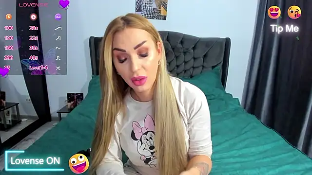 Snapshot of GlossyDiamondX chatting on February 18, 2026, 7:06 am GlossyDiamondX online show from February 18, 2026, 7:06 am